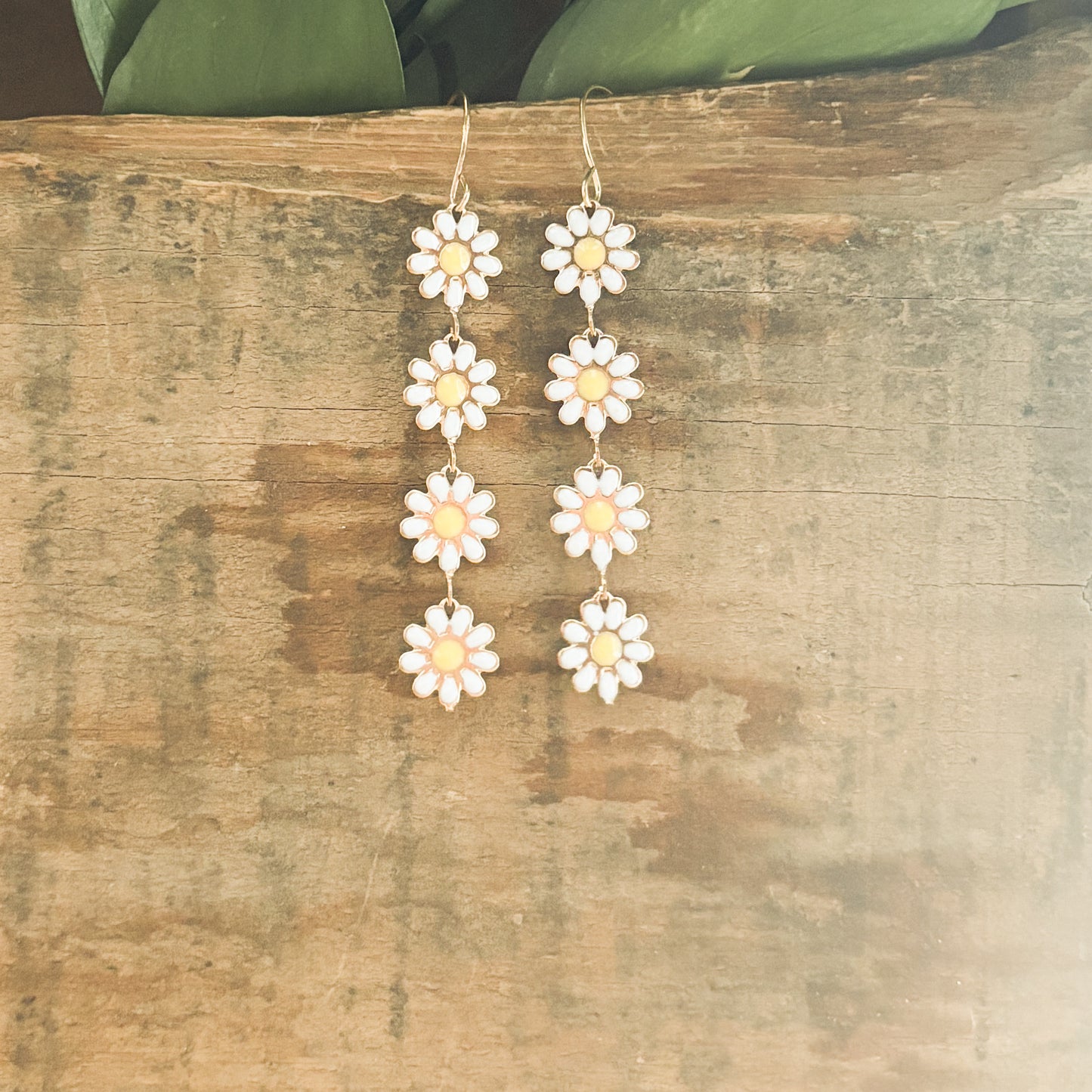 Beautiful Gold Daisy Earrings