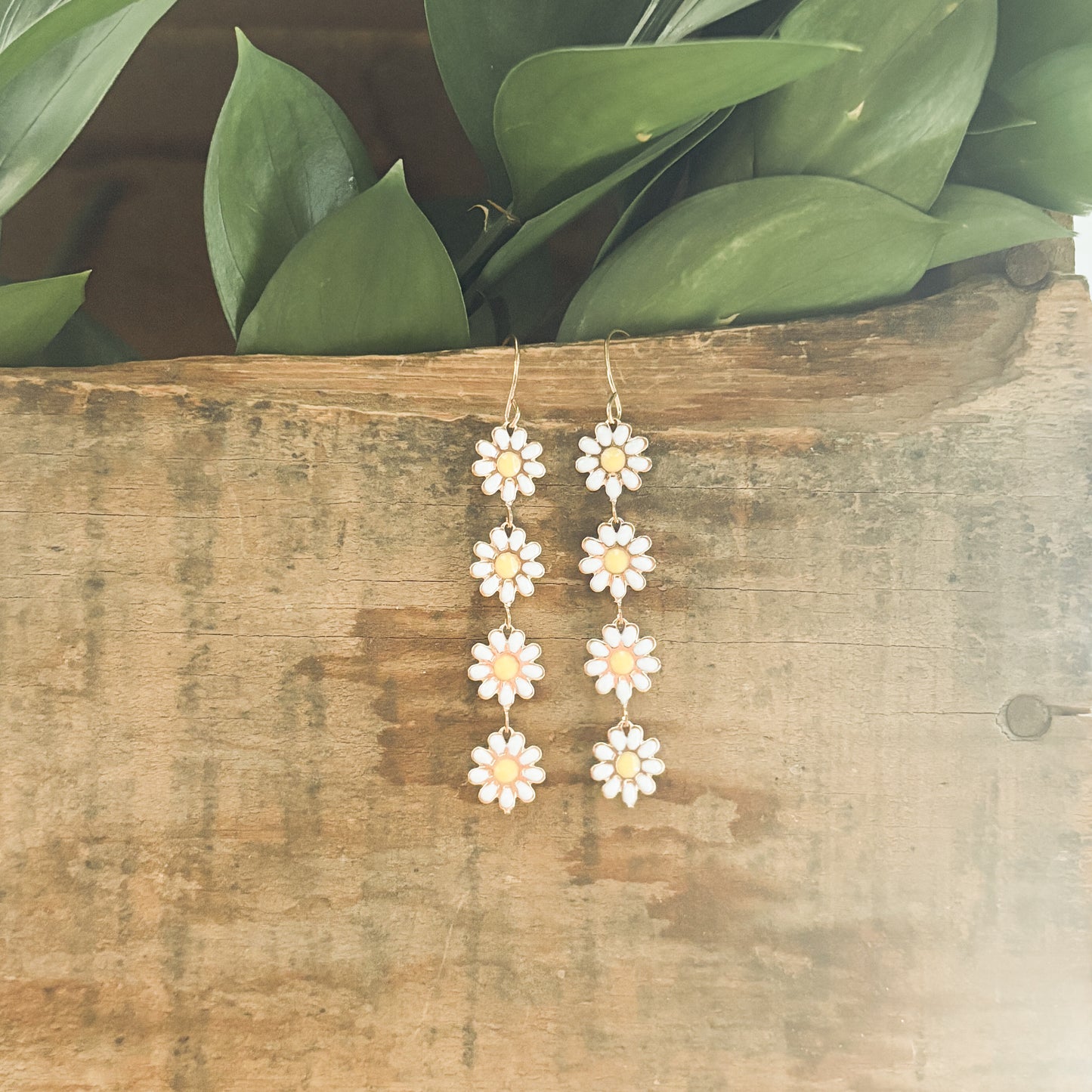 Beautiful Gold Daisy Earrings