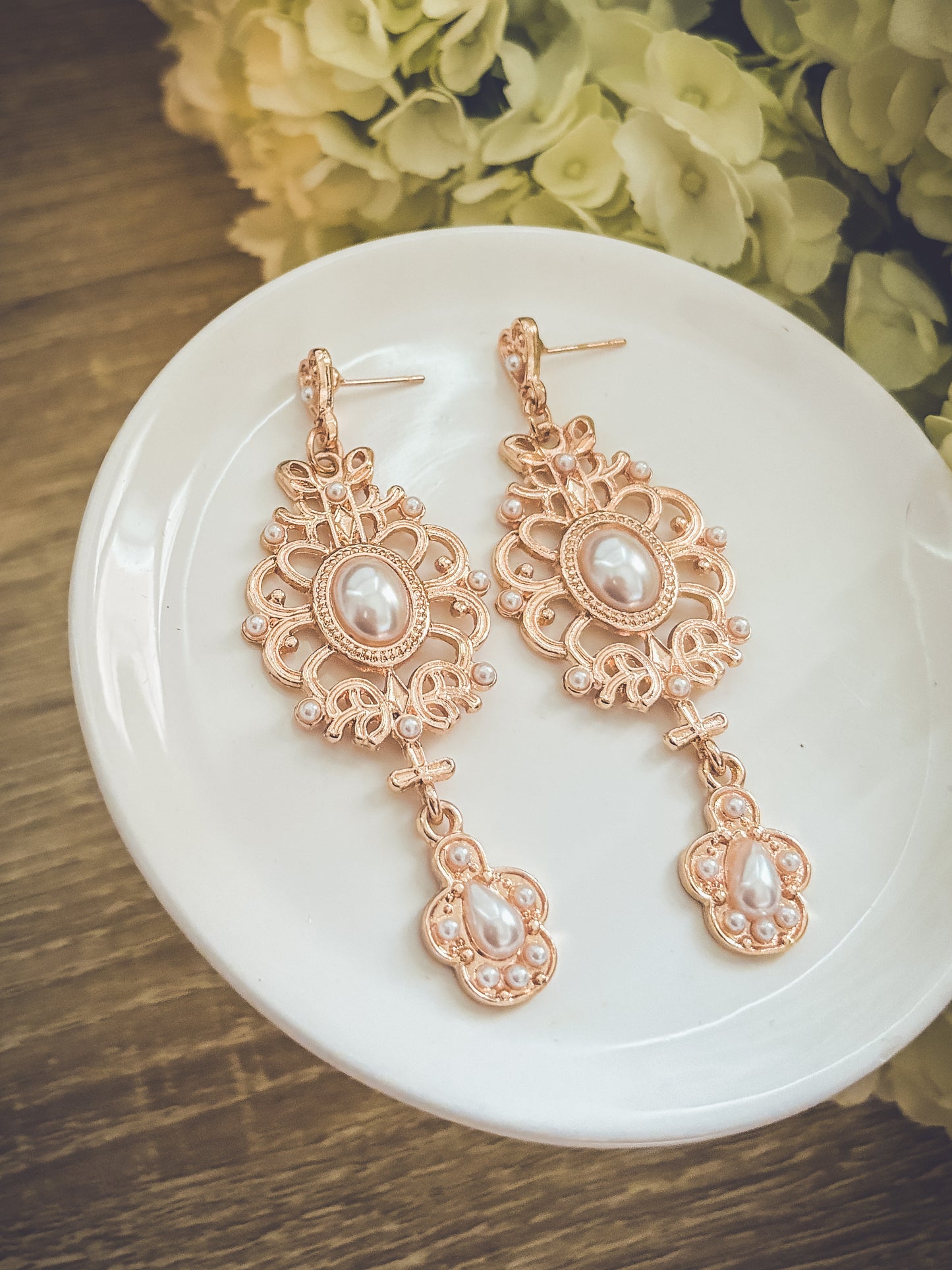 Beautiful Vintage Gold and  Pearl Drop Earrings