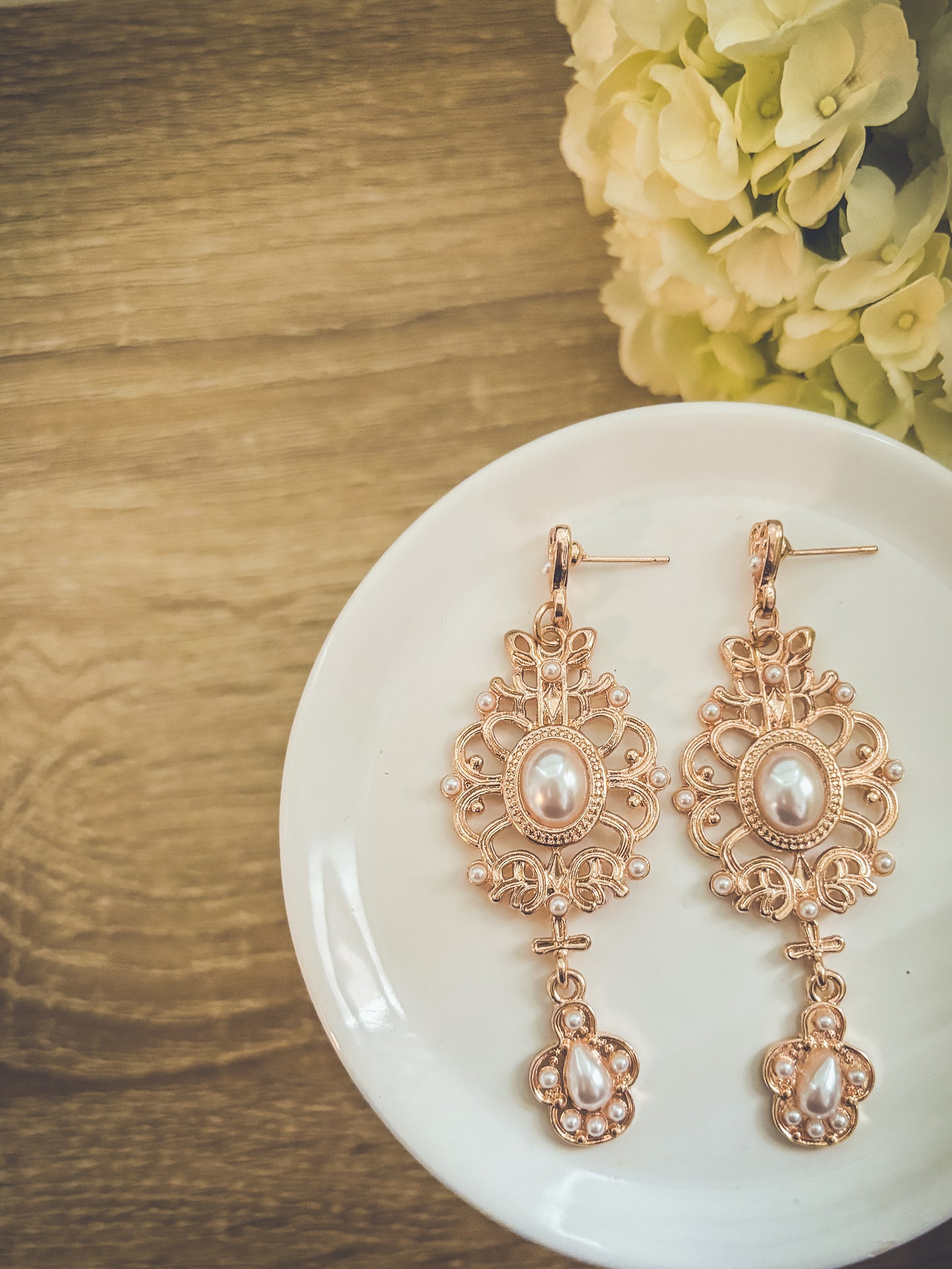 Beautiful Vintage Gold and  Pearl Drop Earrings