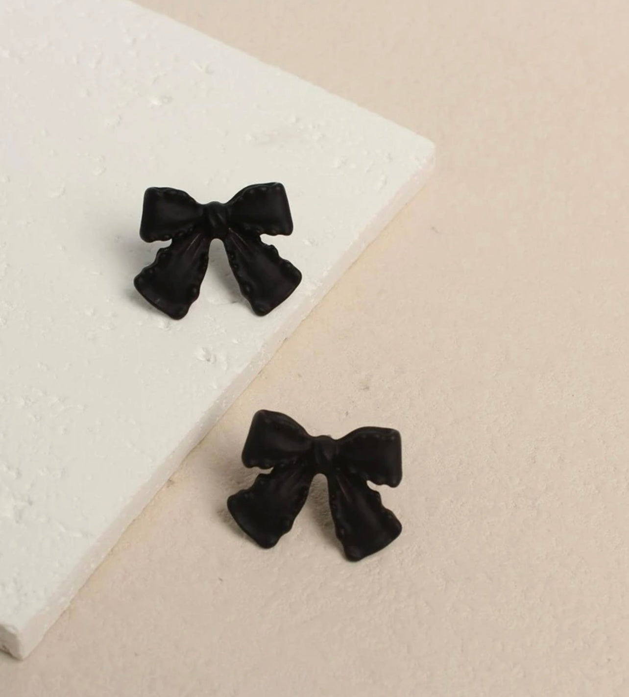 Adorable Black Bow Earrings