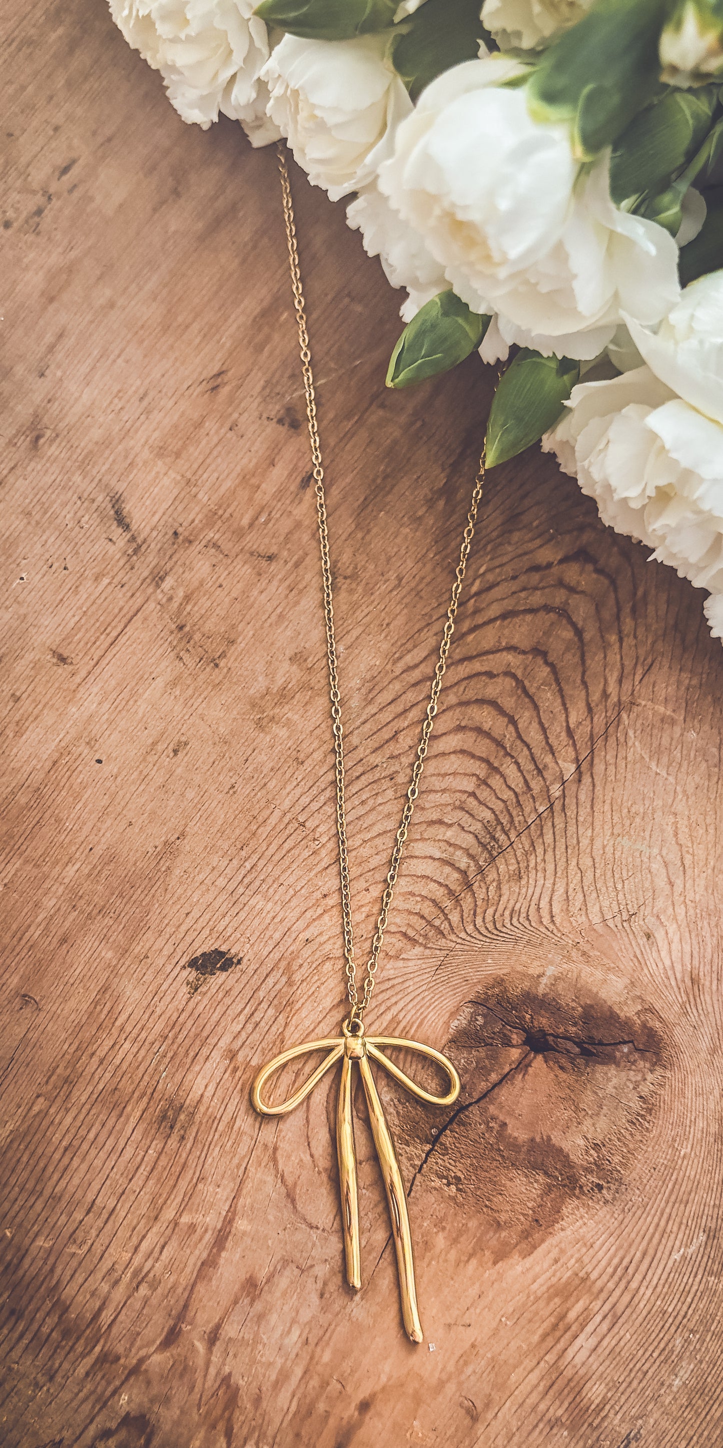 Beautiful Gold Bow Necklace