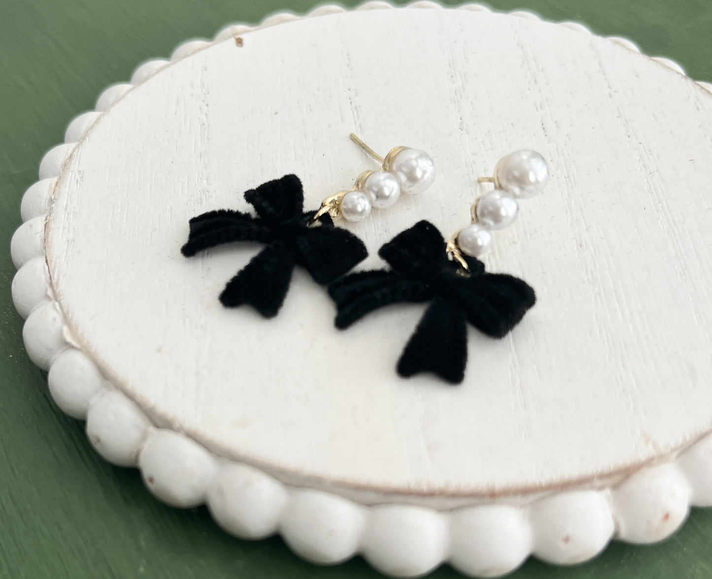 Beautiful Black Bow and Pearl Earrings