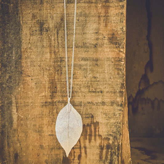 Graceful Silver Leaf Pendant Necklace