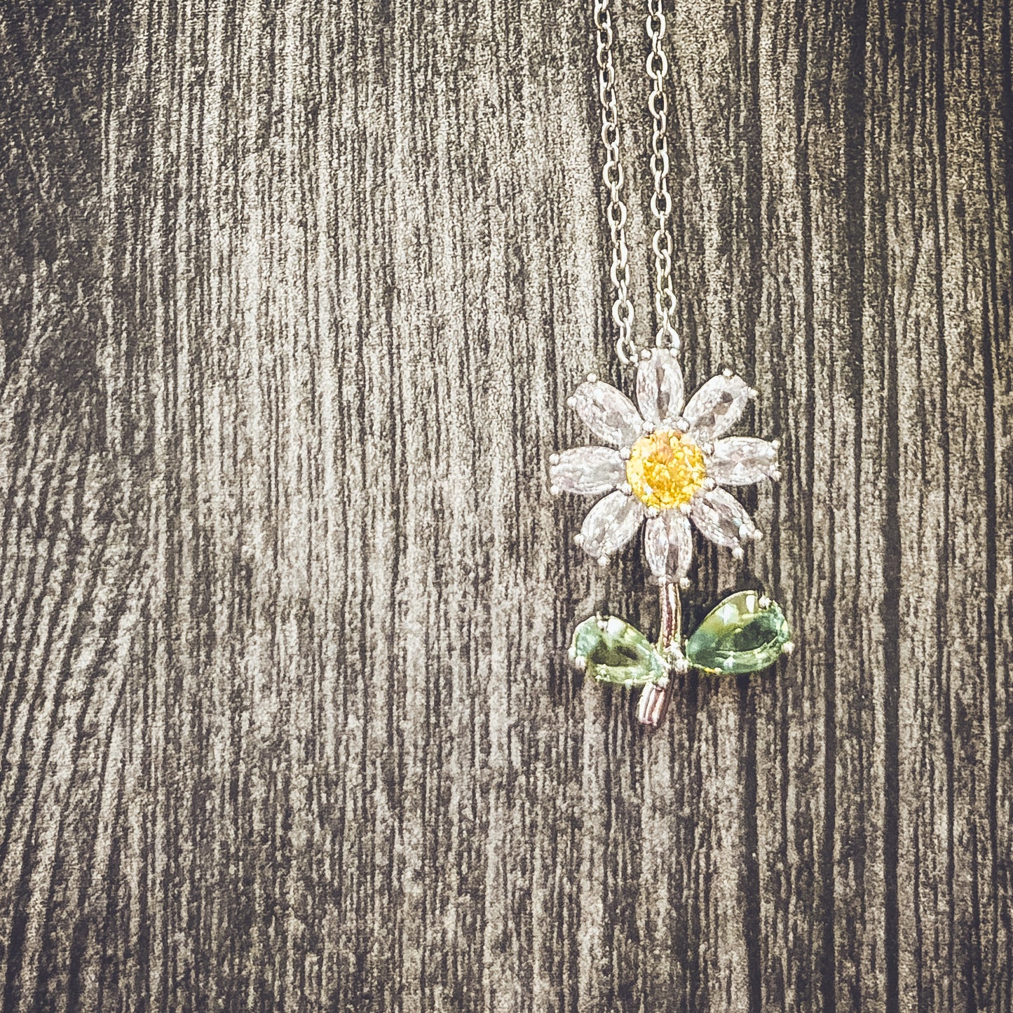 Beautiful Flower Necklace - Gold or Silver