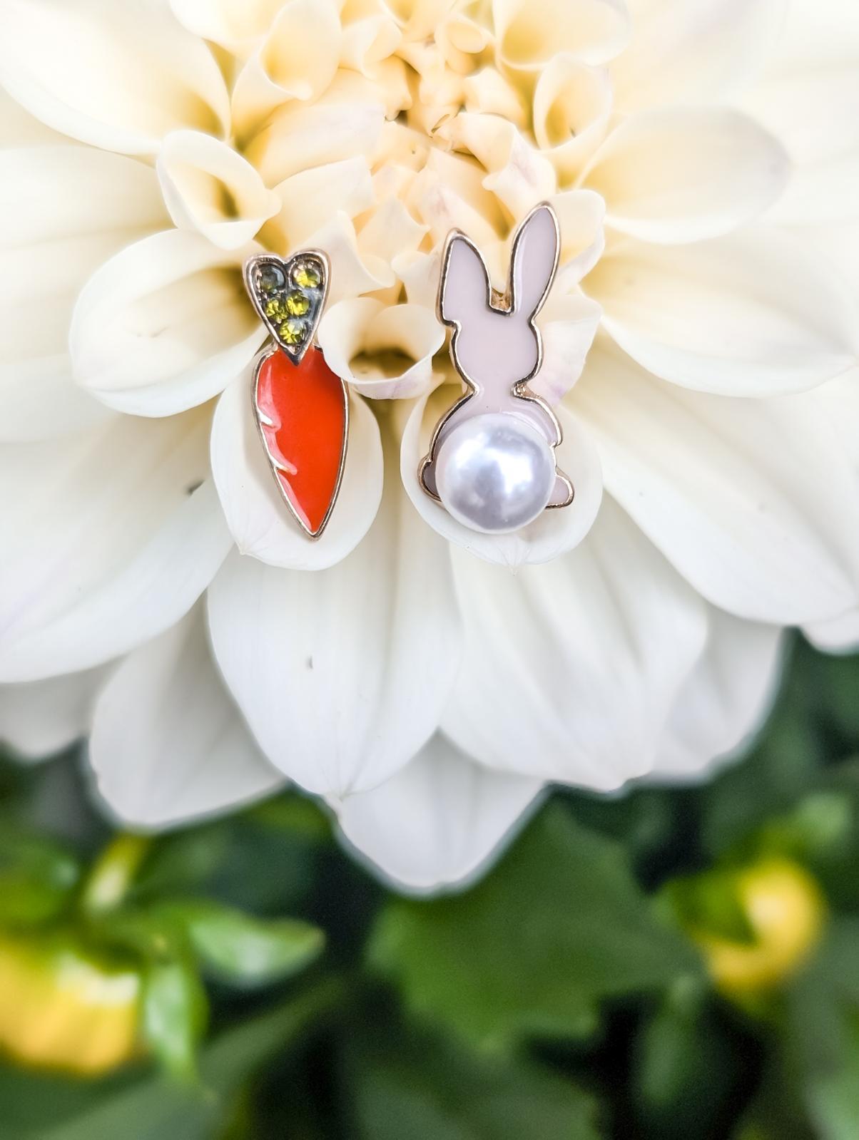 Adorable Bunny and Carrot Earrings