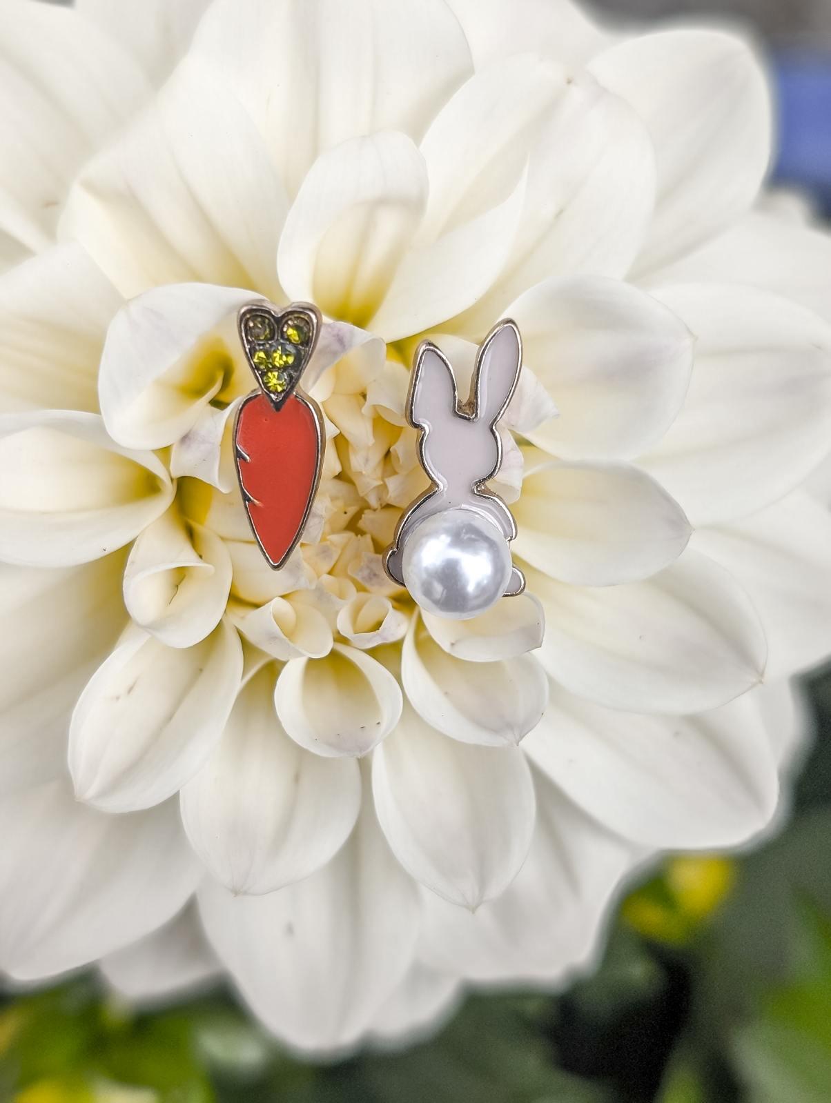 Adorable Bunny and Carrot Earrings