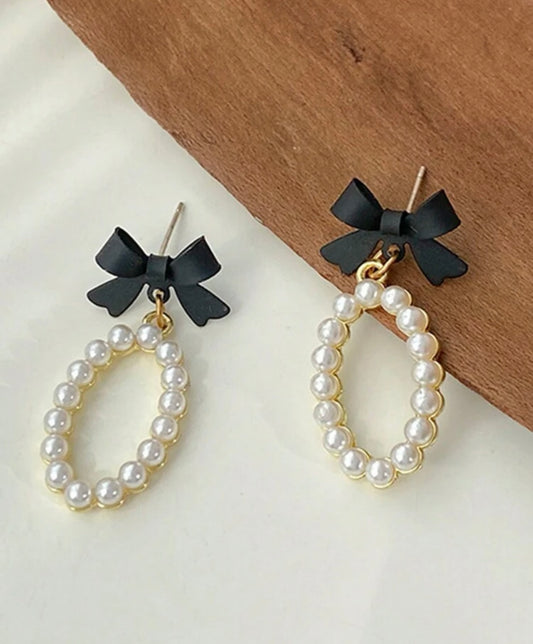 Beautiful Black Bow and Pearl Earrings