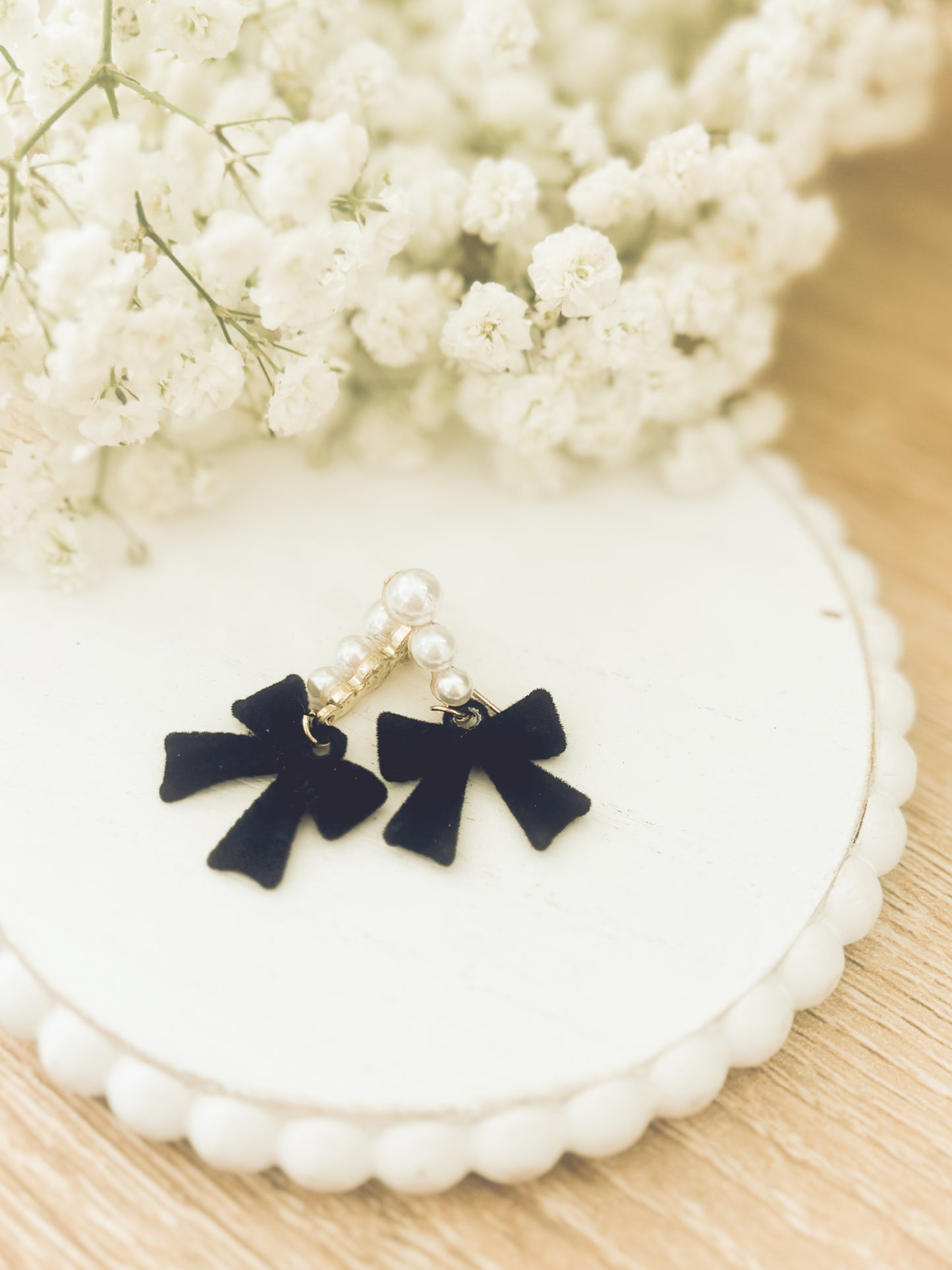 Beautiful Black Bow and Pearl Earrings