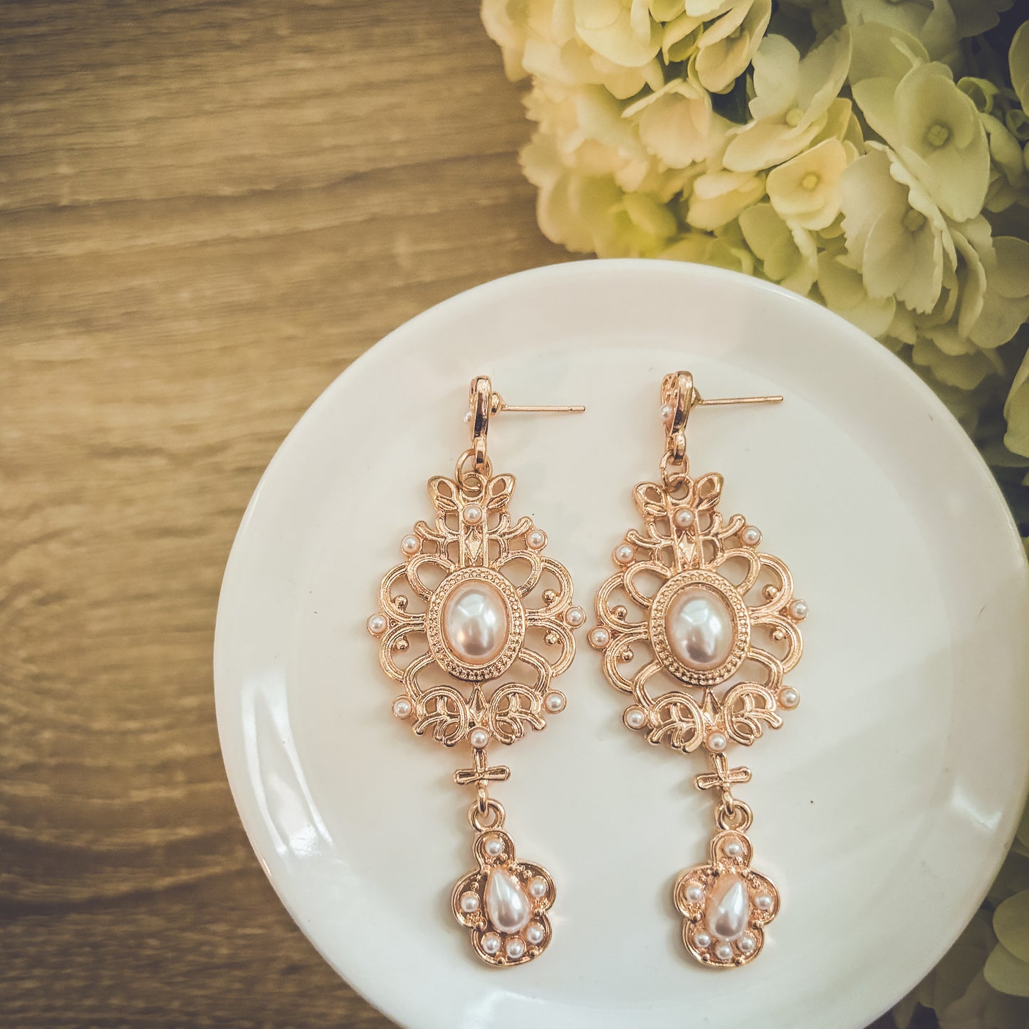 Beautiful Vintage Gold and  Pearl Drop Earrings