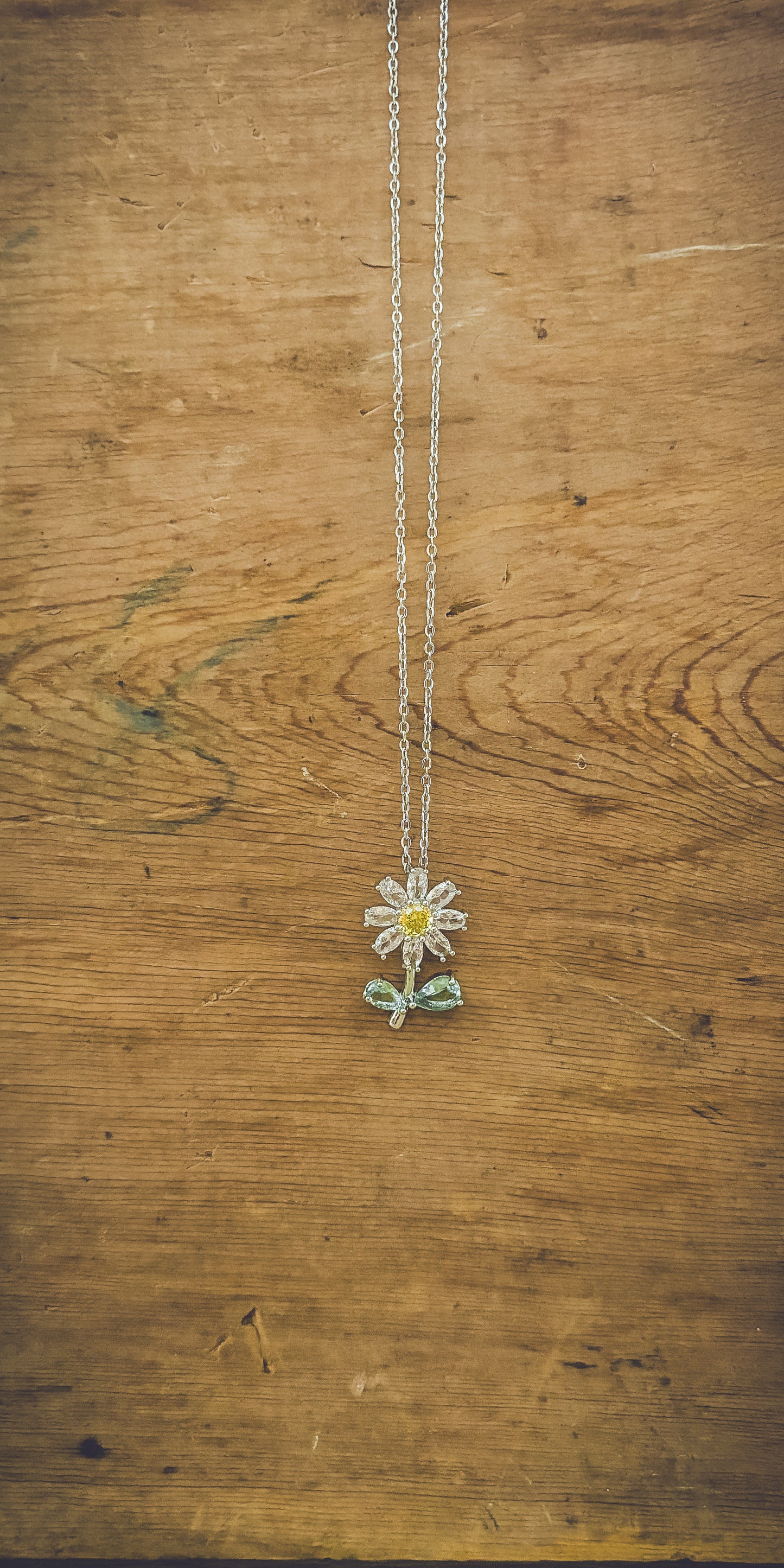 Beautiful Flower Necklace - Gold or Silver