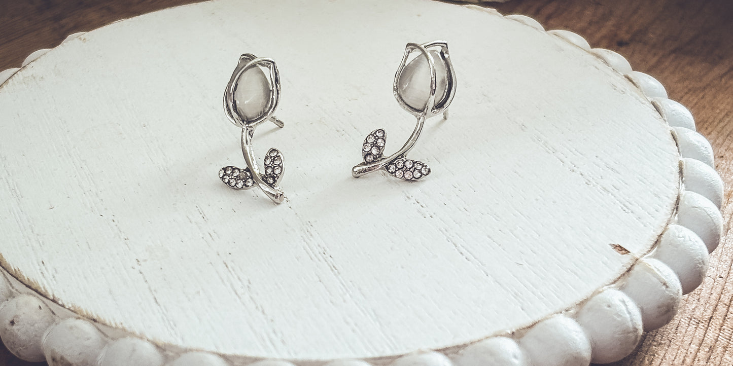 Beautiful Dainty Tulip Flower Earrings