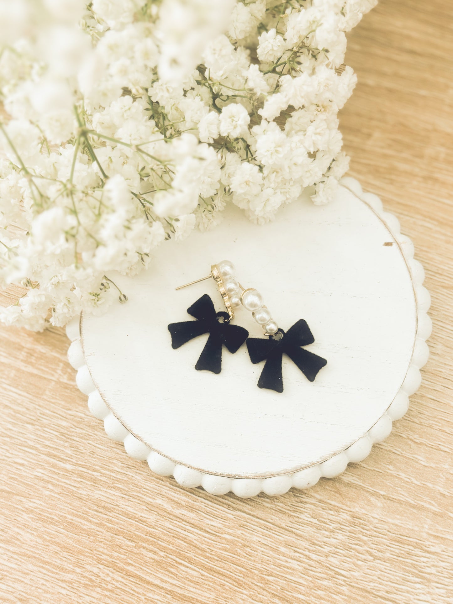 Beautiful Black Bow and Pearl Earrings