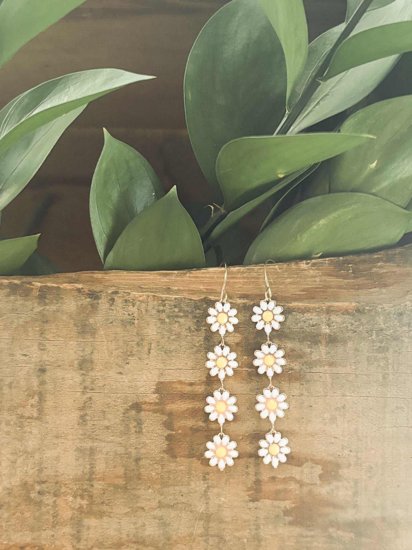 Beautiful Gold Daisy Earrings