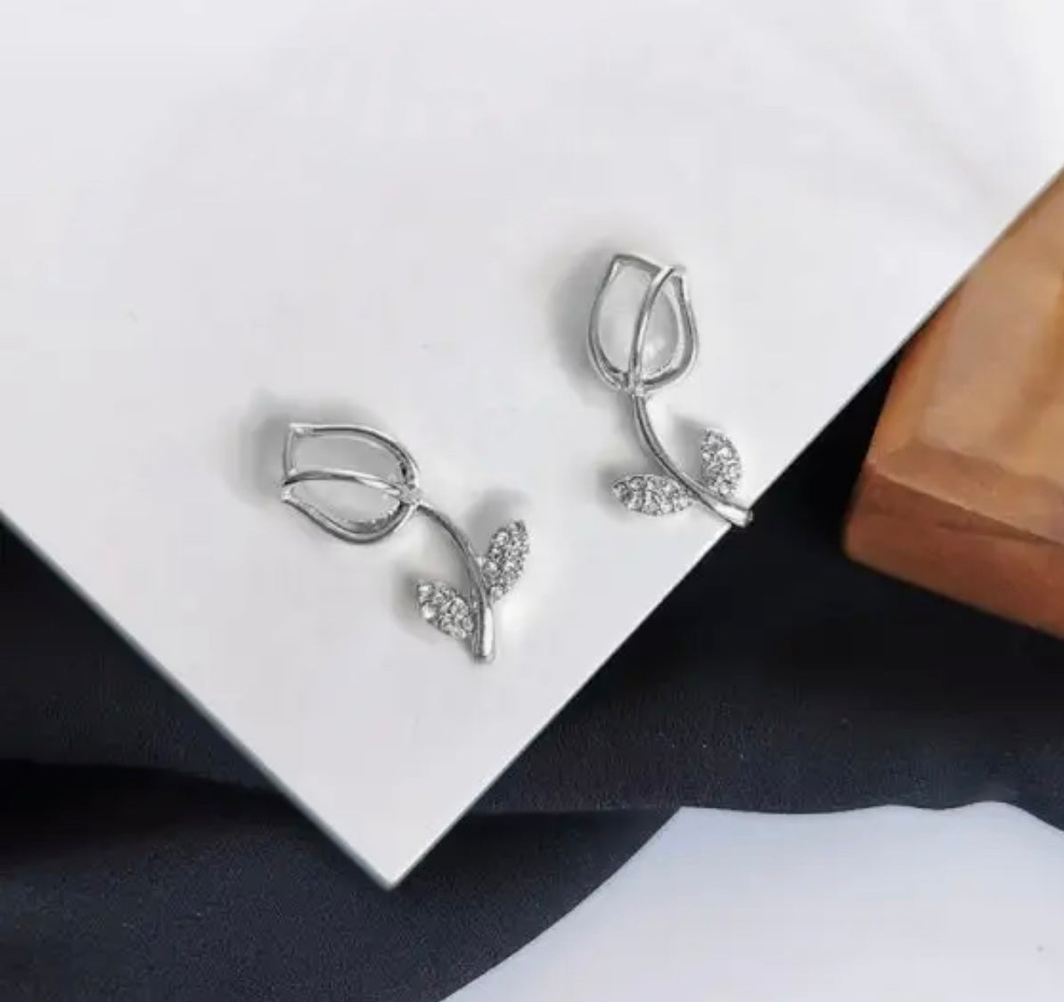 Beautiful Dainty Tulip Flower Earrings