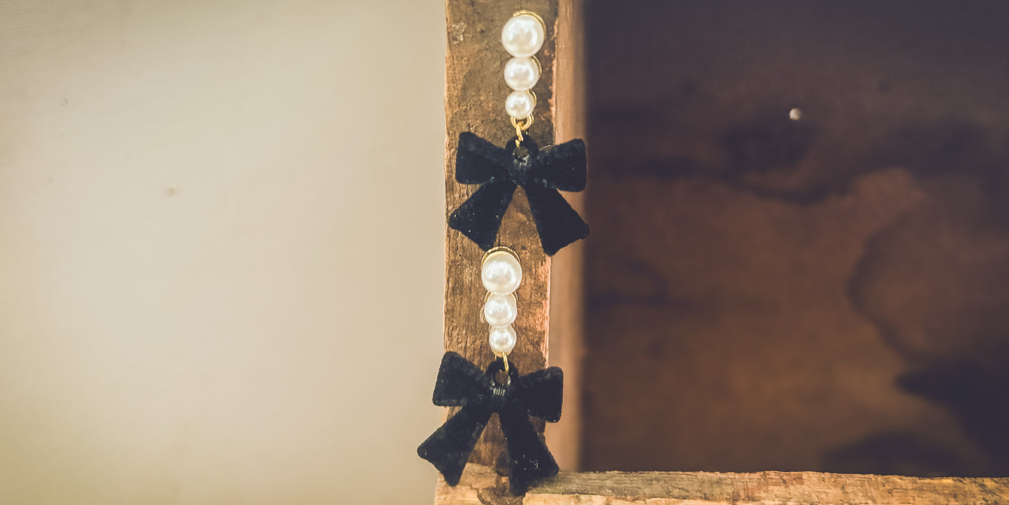 Beautiful Black Bow and Pearl Earrings