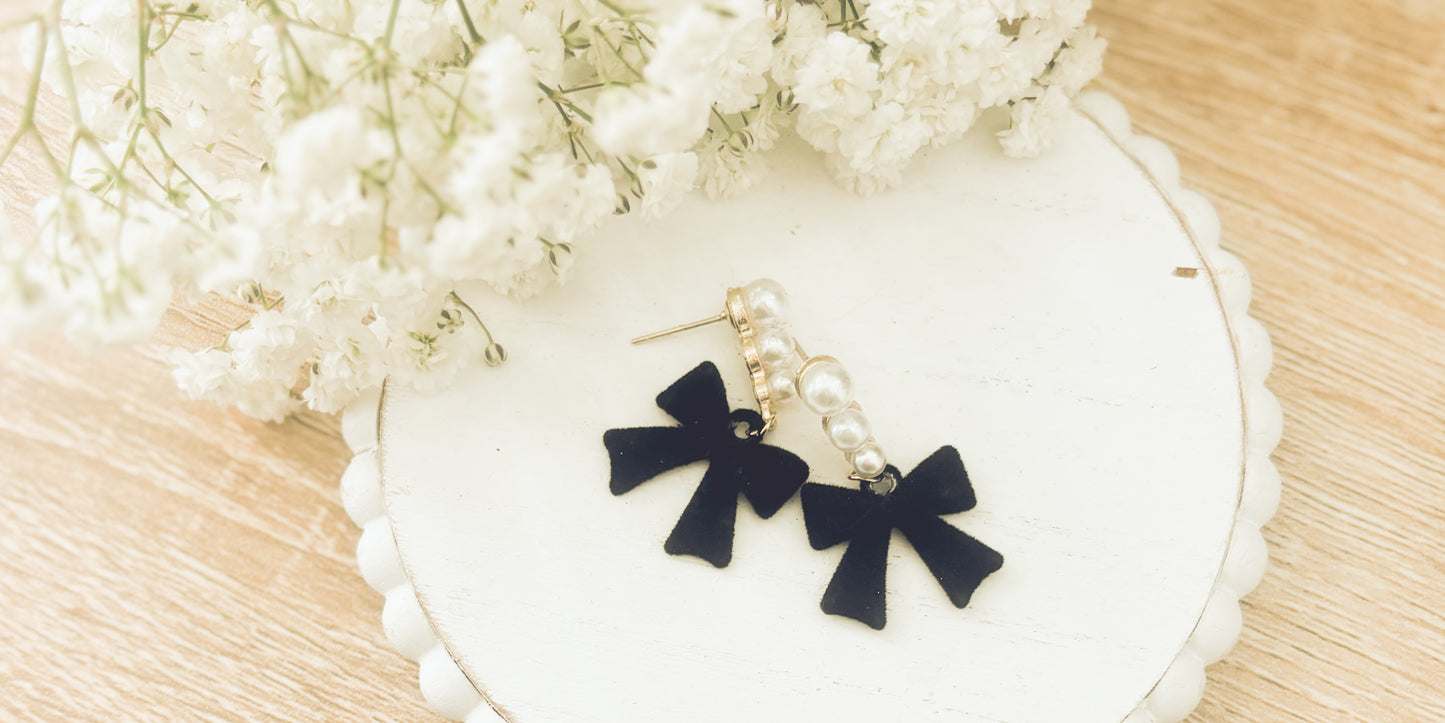 Beautiful Black Bow and Pearl Earrings