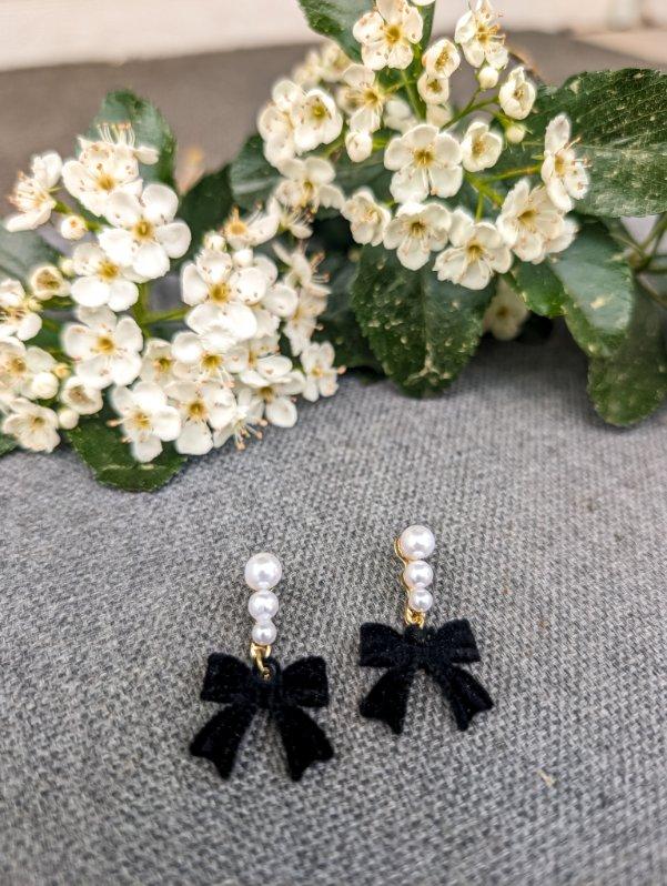 Beautiful Black Bow and Pearl Earrings