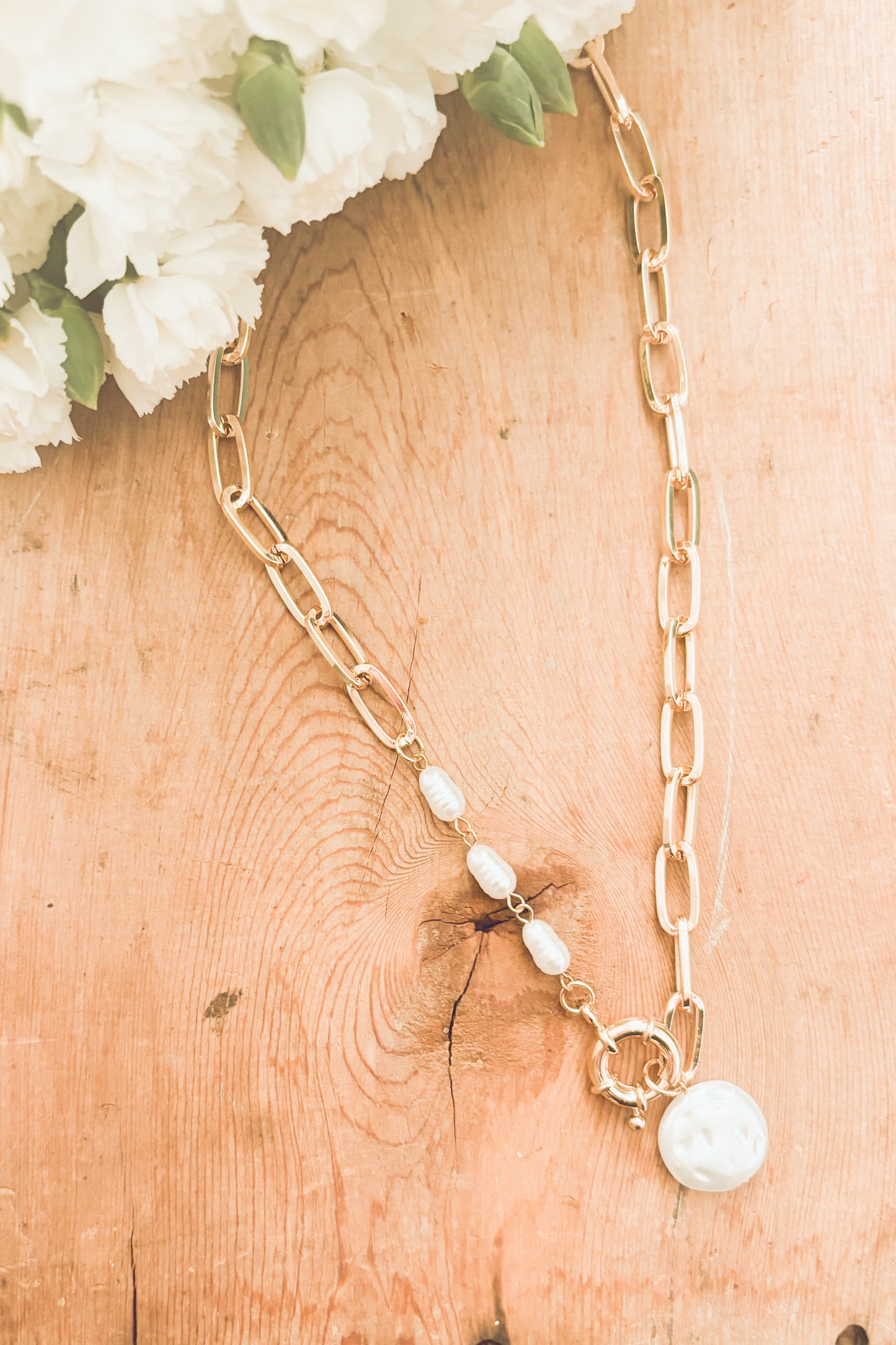 Beautiful Faux Pearl Gold Link Necklace