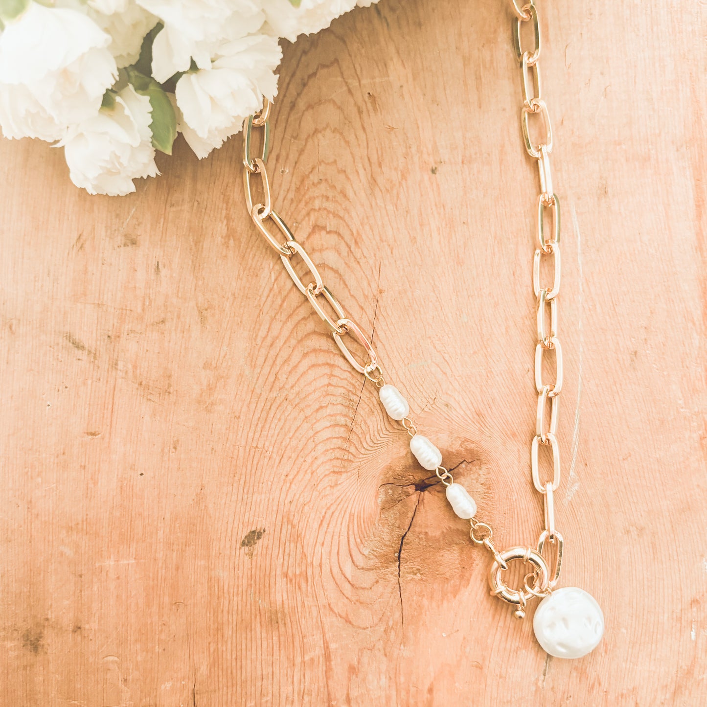 Beautiful Faux Pearl Gold Link Necklace