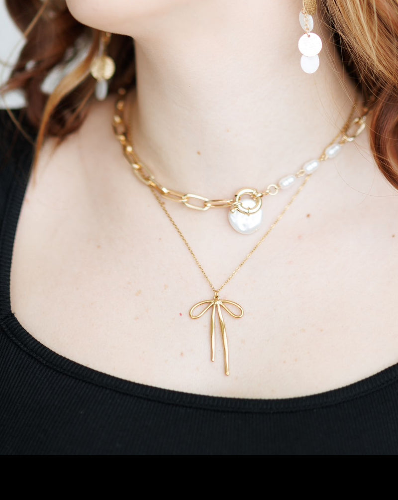 Beautiful Gold Bow Necklace